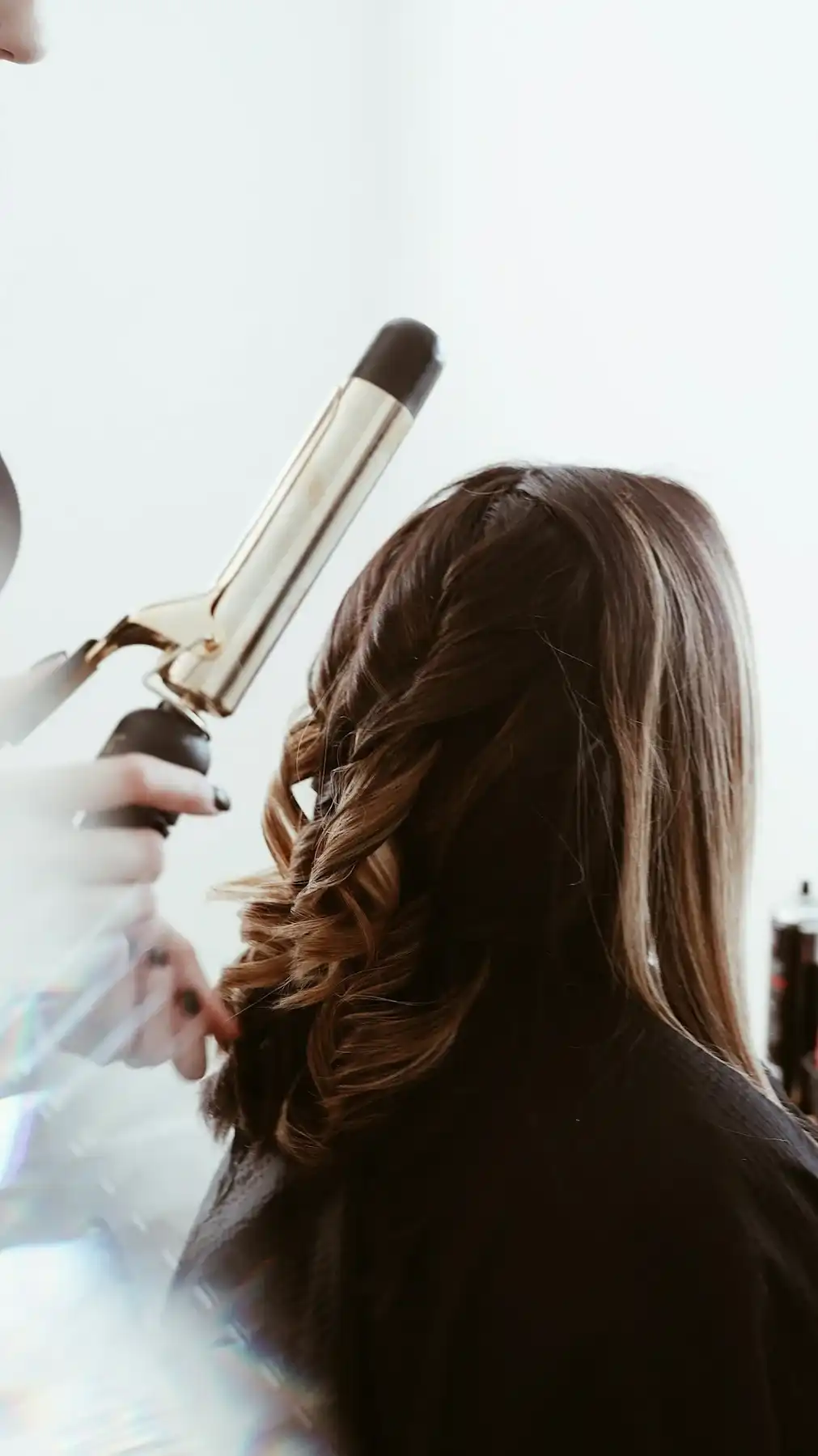Mise en forme des cheveux dans un salon